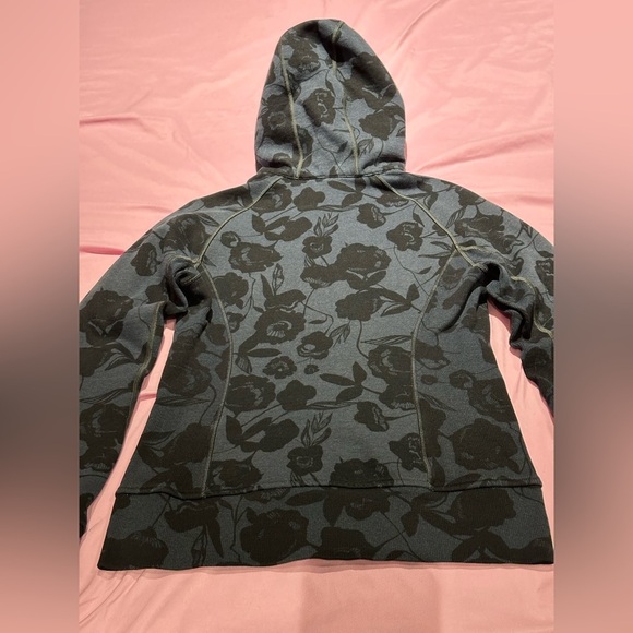 Lululemon Scuba Hoodie II: Flat Inky Floral Heathered Inkwell Deep Coal- Size 8 - Picture 4 of 9